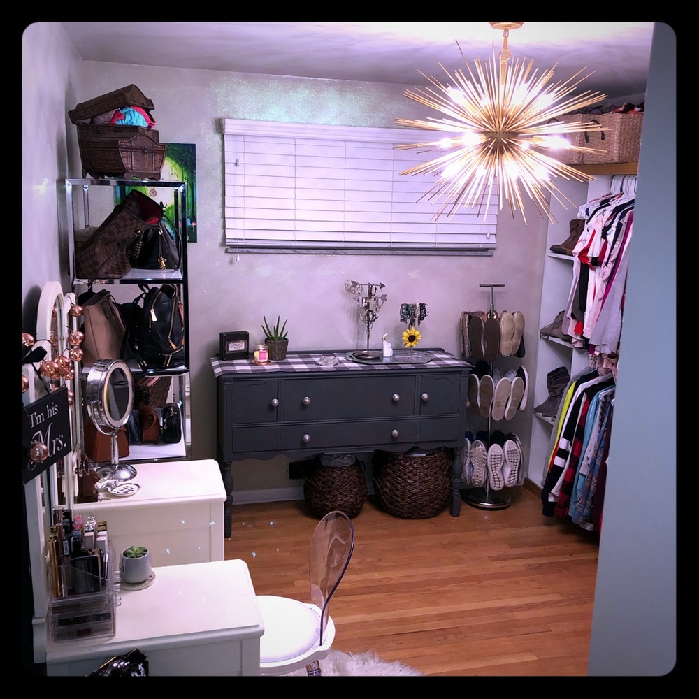 WELCOME TO MY CLOSET👚👗👙👘👠👜👛🧳👑🧣👞👡🥿🌂🧥